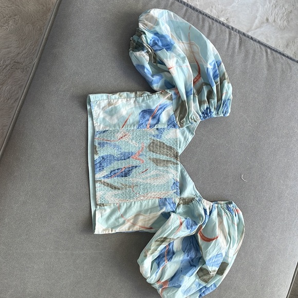 Abercrombie &Fitch mid drift blouse. - Picture 2 of 3